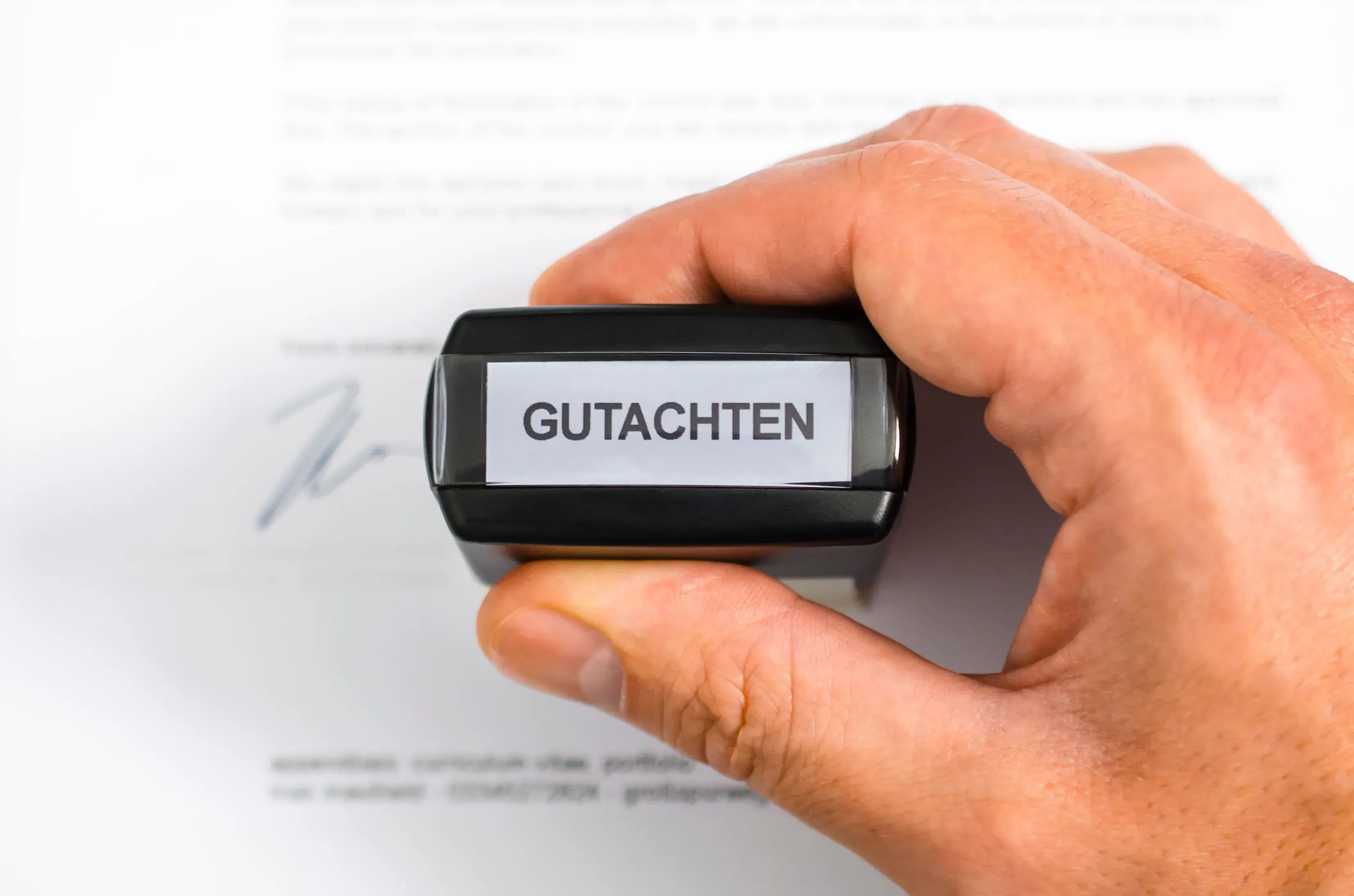 Schadensgutachten für Fassaden in Tirol – Fachgerechte Bewertung und Lösungsvorschläge